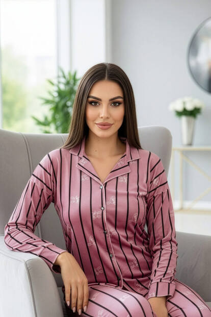 Pembe Lineo Desenli Exclusive Önden Düğmeli Kadife Kadın Pijama Takımı - Pijamaevi (1)