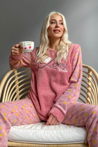Pembe Love Winter Desenli Kadın Peluş Pijama Takımı - Pijamaevi