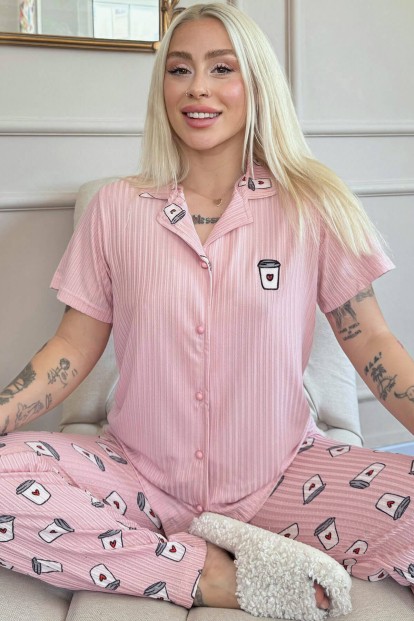 Pudra Coffee Desenli Zincir Önden Düğmeli Kısa Kol Kadın Pijama - Pijamaevi