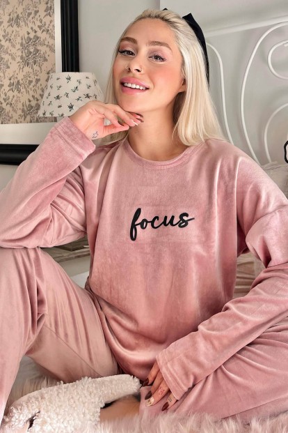 Pudra Focus Desenli Exclusive Kadife Kadın Pijama Takımı  - Pijamaevi