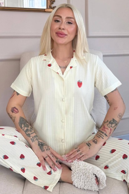 Sarı Çilek Desenli Zincir Önden Düğmeli Kısa Kol Kadın Pijama - Pijamaevi