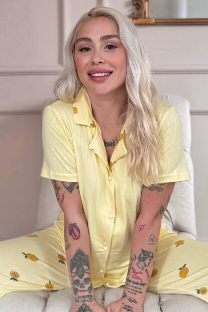 Sarı Citrus Charm Desenli Önden Düğmeli Marlenka Pijama Takımı - Pijamaevi