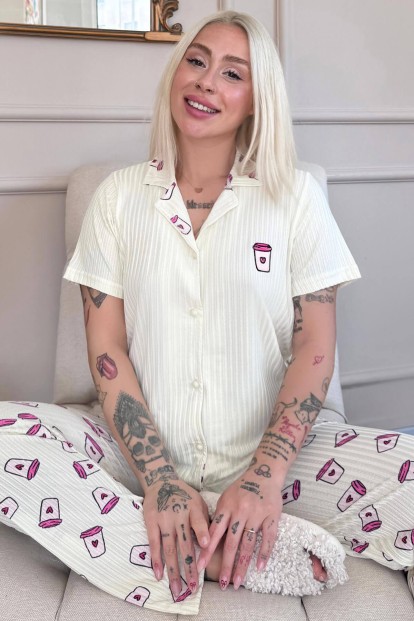 Sarı Coffee Desenli Zincir Önden Düğmeli Kısa Kol Kadın Pijama - Pijamaevi