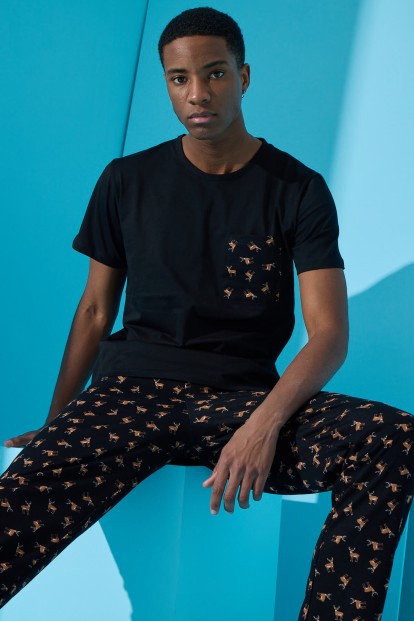 Siyah Cep Detaylı Deer Desenli Kısa Kollu Erkek Pijama Takımı - Pijamaevi