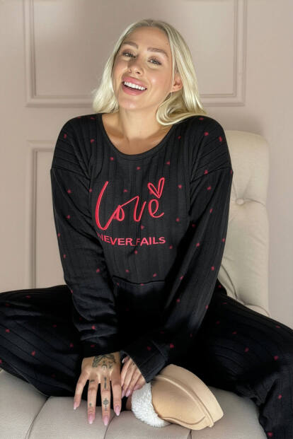 Siyah Love Desenli Kanguru Cepli Peluş Polar Pijama Takımı - Pijamaevi