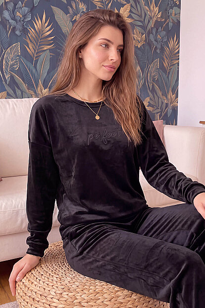 Siyah Perfect Desenli Exclusive Kadife Kadın Pijama Takımı  - Pijamaevi
