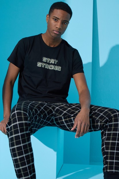 Siyah Strong Baskılı Kısa Kollu Erkek Pijama Takımı - Pijamaevi