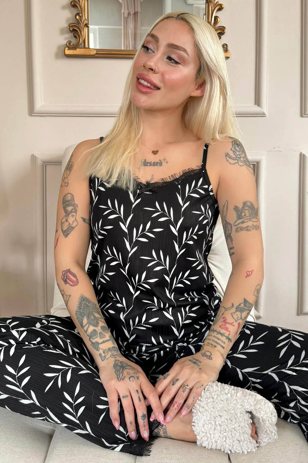 Siyah Zeytin Dalı Dantelli İp Askılı Örme Kadın Pijama Takımı