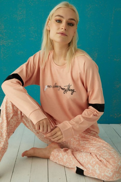 Somon Grace Desenli Yumoş Örme Pijama Takımı - Pijamaevi