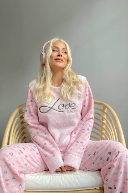 Toz Pembe Love Winter Desenli Kadın Peluş Pijama Takımı - Pijamaevi (1)