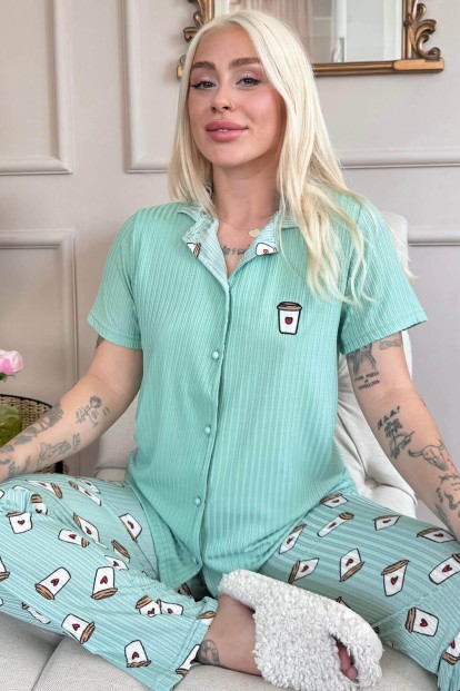 Yeşil Coffee Desenli Zincir Önden Düğmeli Kısa Kol Kadın Pijama - Pijamaevi