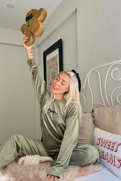 Yeşil Enjoy Desenli Exclusive Kadife Kadın Pijama Takımı  - Pijamaevi (1)